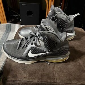 Nike LeBron 9 cool grey